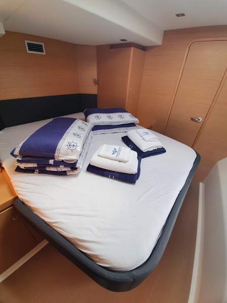 Book yachts online - catamaran - Dufour Catamaran 48 5c+5h - Sonia - rent