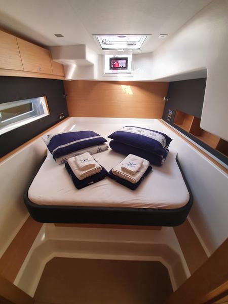 Book yachts online - catamaran - Dufour Catamaran 48 5c+5h - Olga - rent