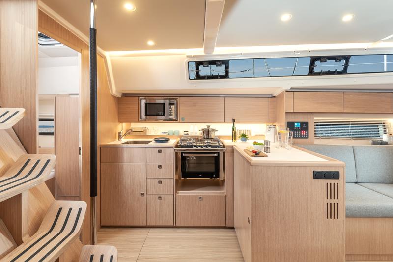 Book yachts online - sailboat - Bavaria C42 - Supereva - rent