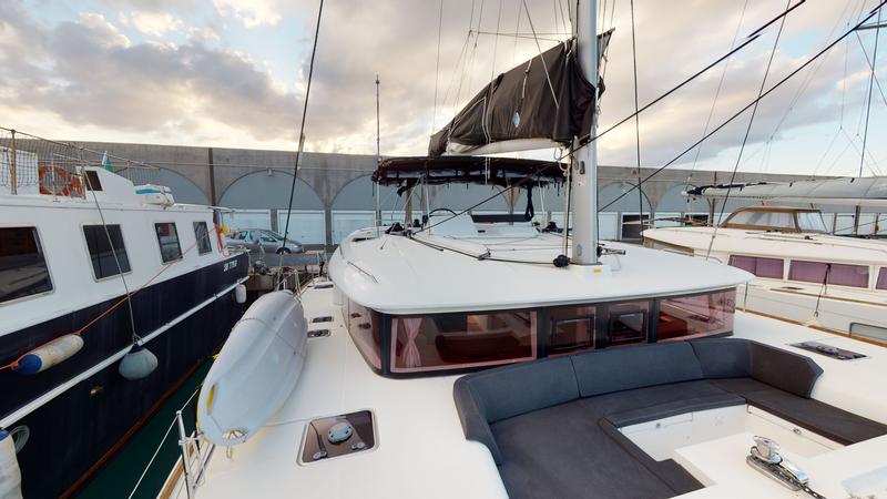 Book yachts online - catamaran - Lagoon 450  Fly - ARP - rent