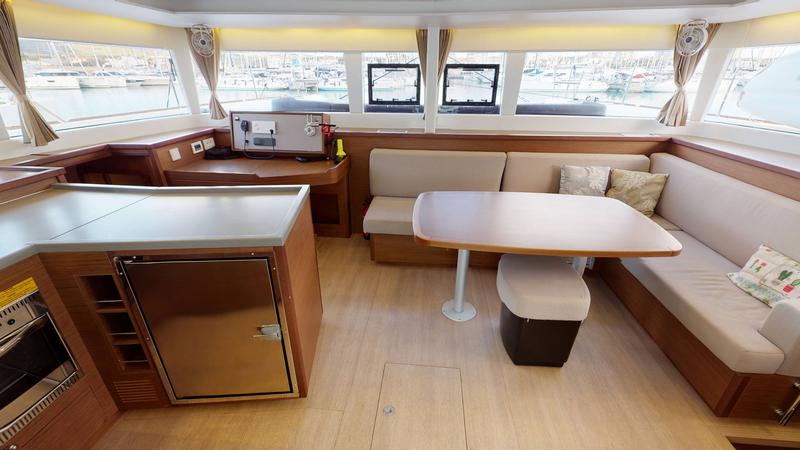 Book yachts online - catamaran - Lagoon 450  Fly - ARP - rent