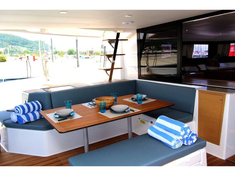 Book yachts online - catamaran - Dufour Catamaran 48 4c+5h - Vittoria - rent