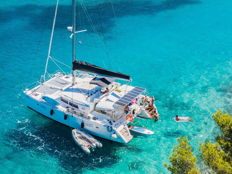 Book yachts online - catamaran - Lagoon 450  Flybridge - Marla - rent