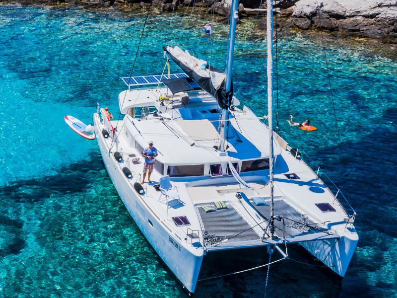 Book yachts online - catamaran - Lagoon 450  Flybridge - Marla - rent