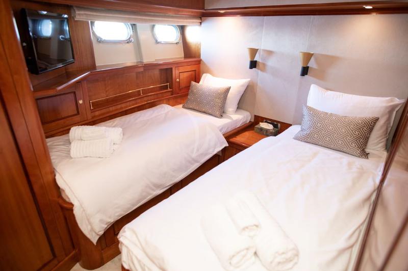 Book yachts online - motorboat - Motoryacht - Sea Breeze II - rent