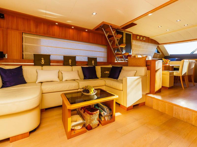 Book yachts online - motorboat - Cayman 70 - Secret Life - rent
