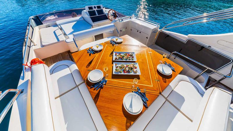 Book yachts online - motorboat - Cayman 70 - Secret Life - rent