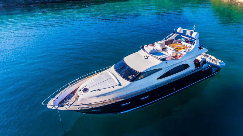 Book yachts online - motorboat - Cayman 70 - Secret Life - rent