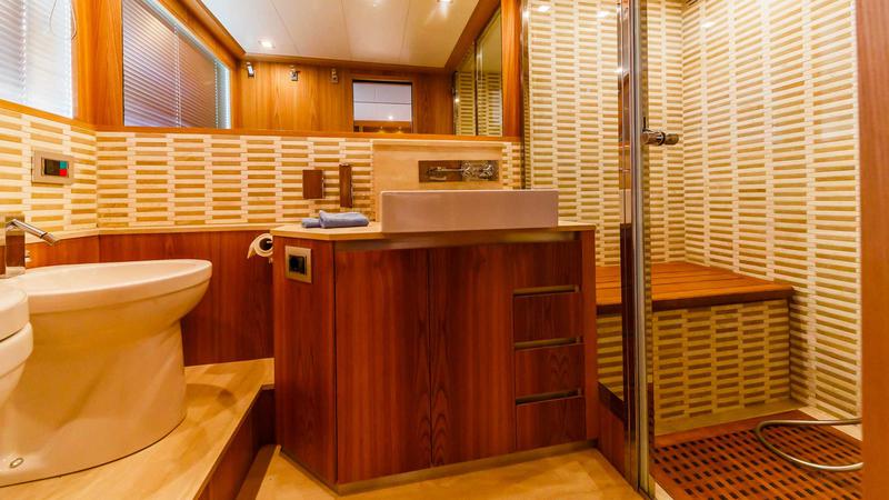 Book yachts online - motorboat - Cayman 70 - Secret Life - rent