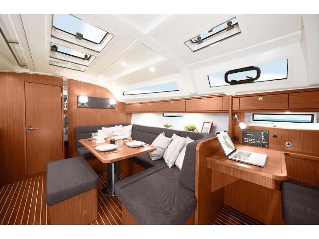 Book yachts online - sailboat - Bavaria 41 - SR V - rent