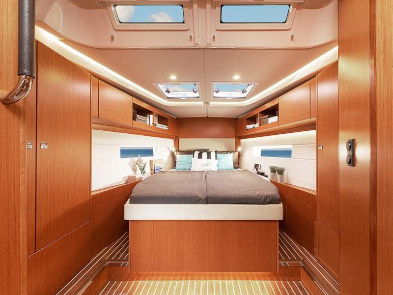 Book yachts online - sailboat - Bavaria C45 - SR III - rent
