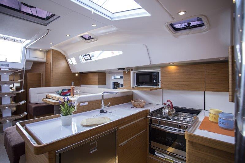Book yachts online - sailboat - Elan 50 Impression (5+1cabins / 2+1 toilet) - ELYSIUM I - rent