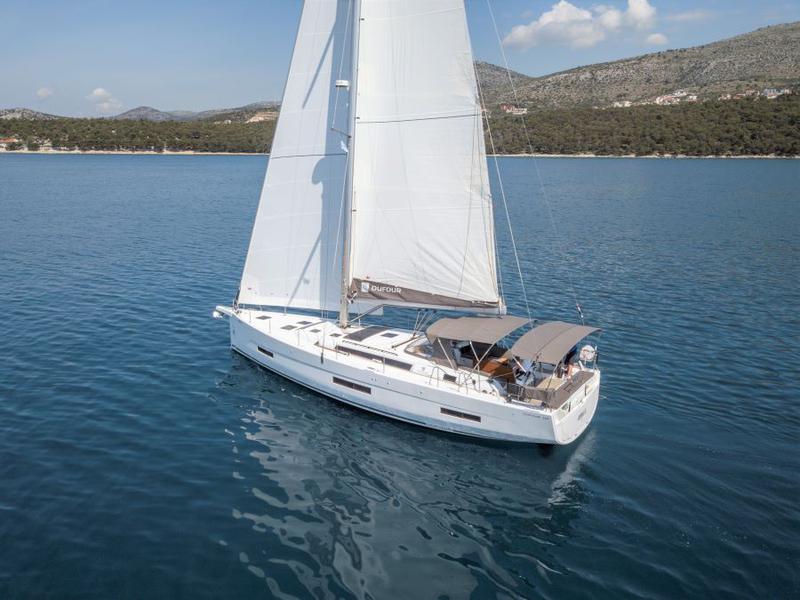 Book yachts online - sailboat - Dufour 530 - ANNA III - rent