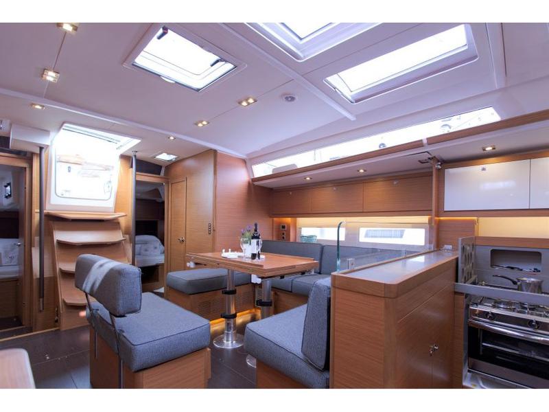 Book yachts online - sailboat - Dufour 530 - ANNA III - rent