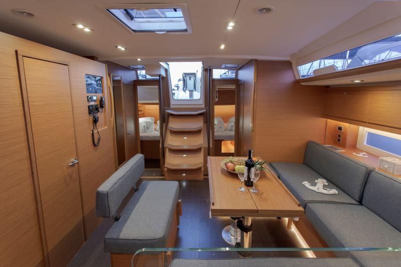 Book yachts online - sailboat - Dufour 530 - ASTRID - rent
