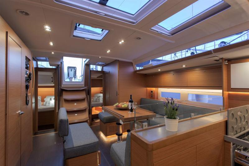 Book yachts online - sailboat - Dufour 530 - ASTRID - rent