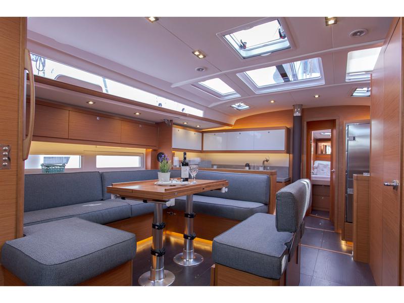 Book yachts online - sailboat - Dufour 530 - ASTRID - rent
