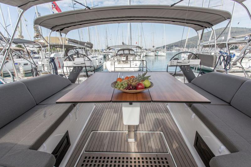 Book yachts online - sailboat - Dufour 530 - JOHANNA - rent