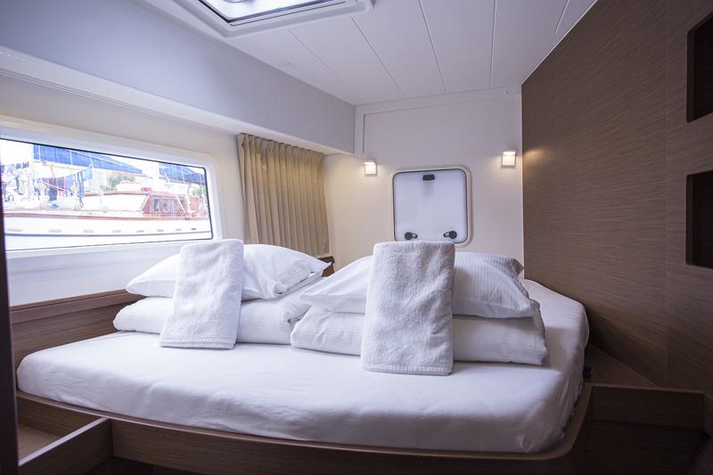 Book yachts online - catamaran - Lagoon 42 - PULP FICTION  - rent