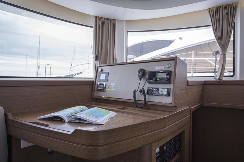 Book yachts online - catamaran - Lagoon 42 - PULP FICTION  - rent