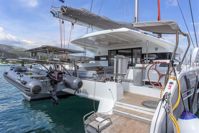 Book yachts online - catamaran - Excess 15 - WHITE LOTUS - rent