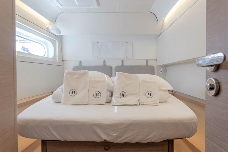 Book yachts online - catamaran - Excess 15 - WHITE LOTUS - rent