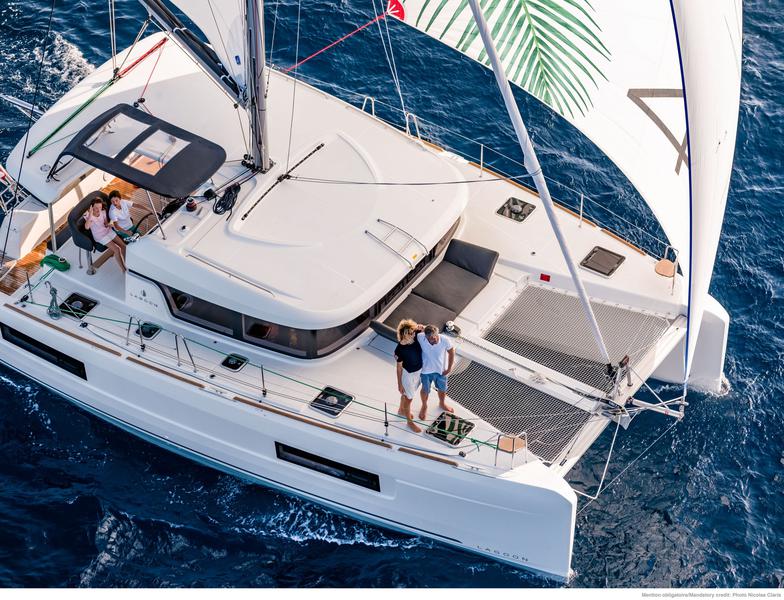 Book yachts online - catamaran - Lagoon 40 - TWILIGHT - rent