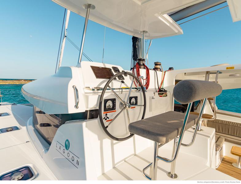 Book yachts online - catamaran - Lagoon 42 - STARDUST - rent