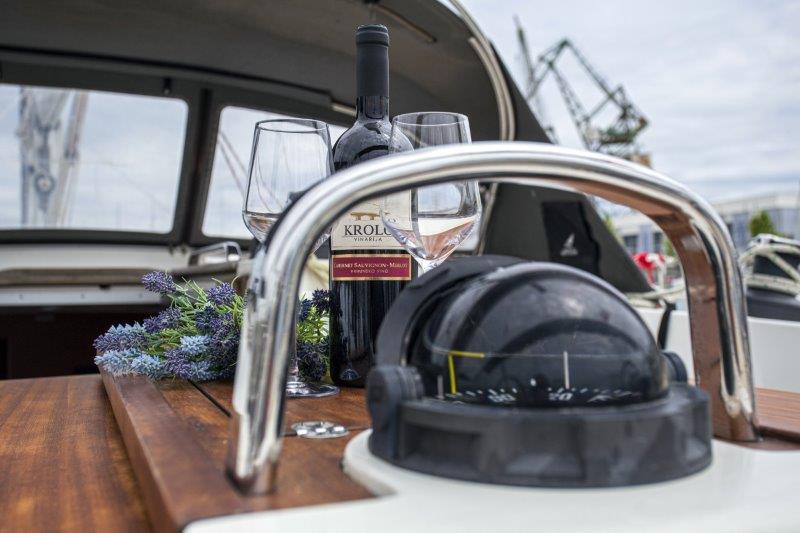 Book yachts online - sailboat - Bavaria 46 Cruiser - NATTI - rent