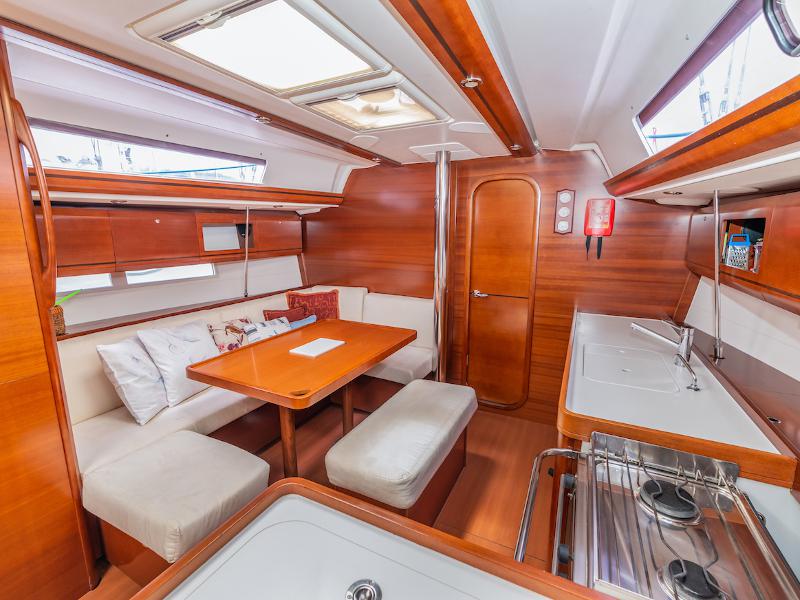 Book yachts online - sailboat - Dufour 405 Grand Large - Nora - rent