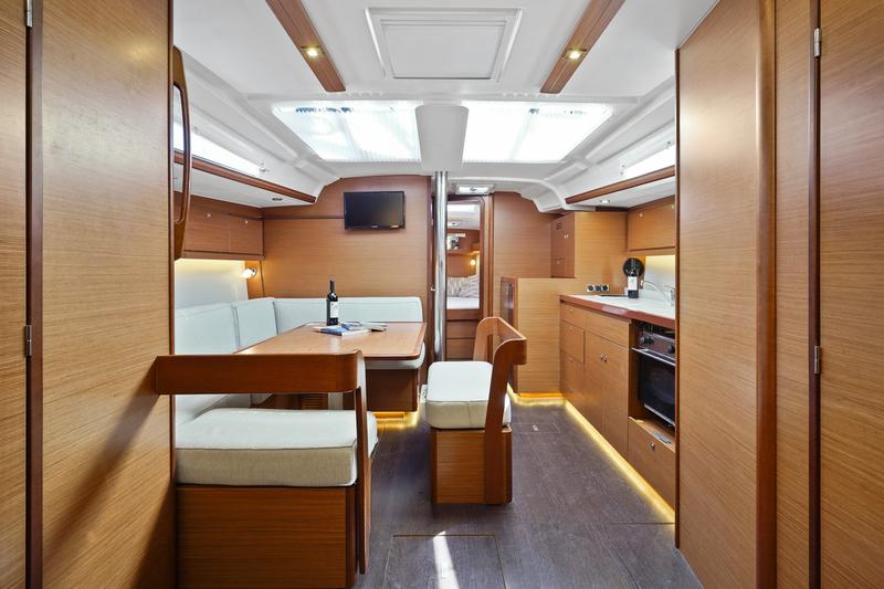 Book yachts online - sailboat - Dufour 430 - Levan - rent