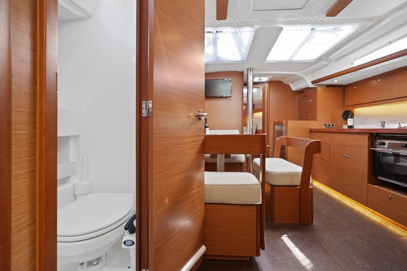 Book yachts online - sailboat - Dufour 430 - Levan - rent