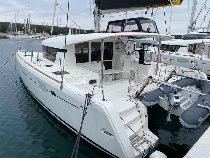 Book yachts online - catamaran - Lagoon 39 - VERTIGO - rent