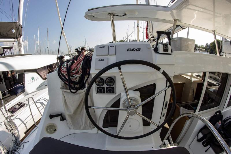 Book yachts online - catamaran - Lagoon 380 S2 - Atenea - rent