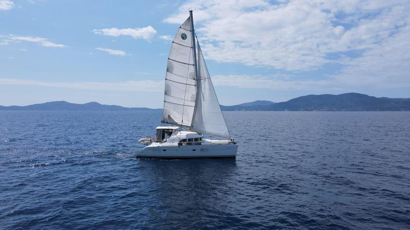 Book yachts online - catamaran - Lagoon 380 S2 - Atenea - rent