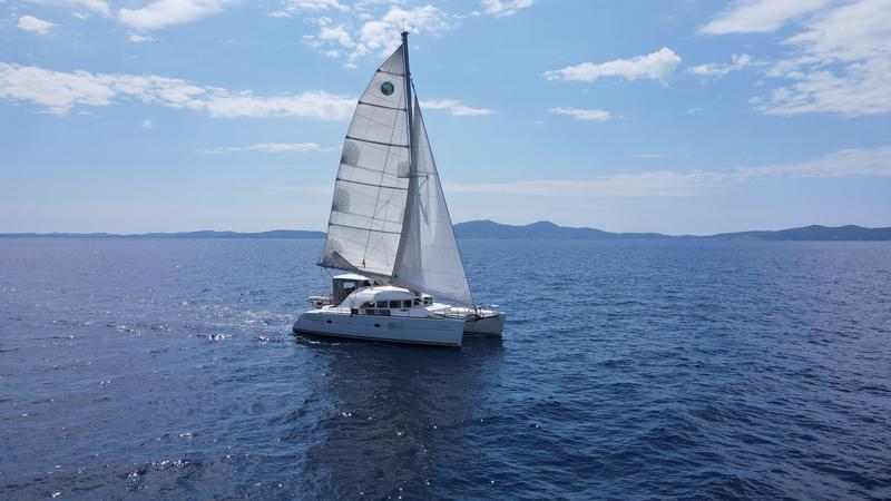 Book yachts online - catamaran - Lagoon 380 S2 - Atenea - rent