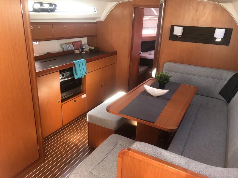 Book yachts online - sailboat - Bavaria Cruiser 41 - Northberry - rent