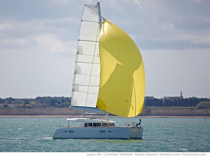 Book yachts online - catamaran - Lagoon 400 - Mia - rent