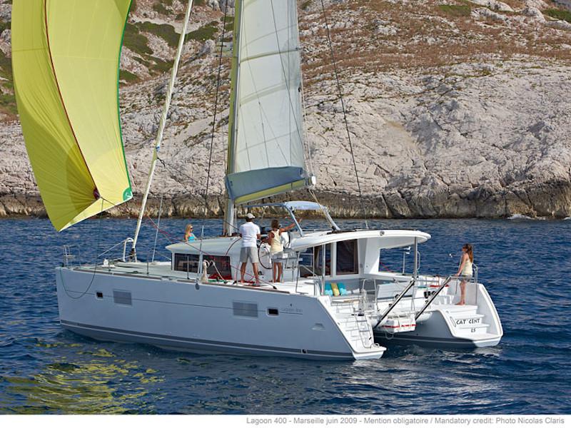 Book yachts online - catamaran - Lagoon 400 - Mia - rent
