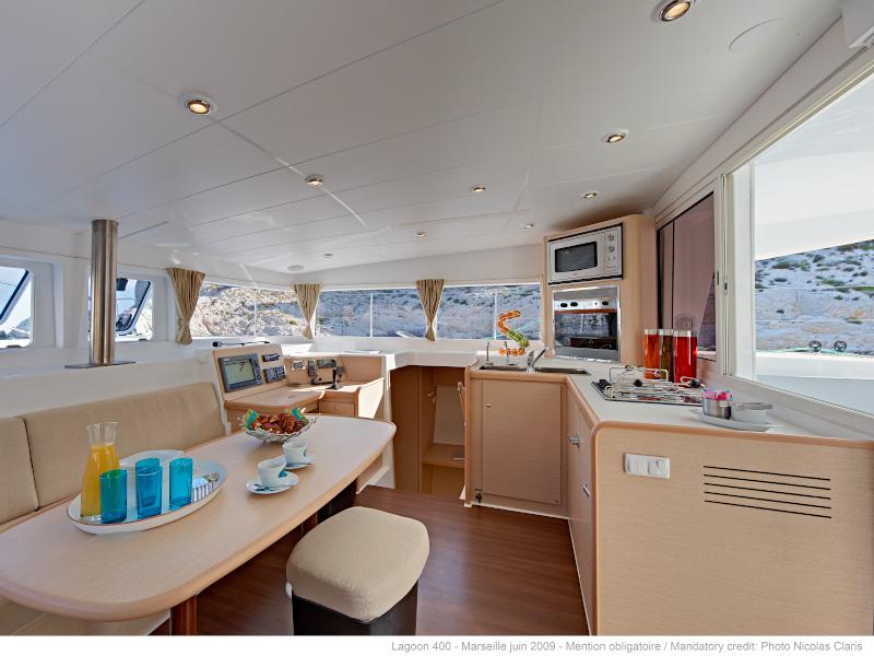 Book yachts online - catamaran - Lagoon 400 - Mia - rent