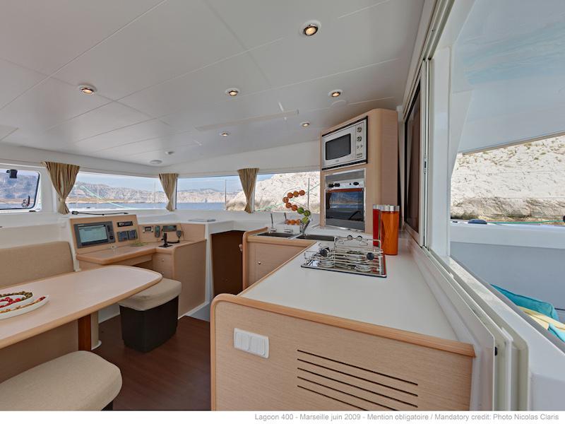 Book yachts online - catamaran - Lagoon 400 - Mia - rent