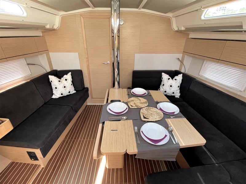 Book yachts online - sailboat - Hanse 418 - Infinity of Love - rent