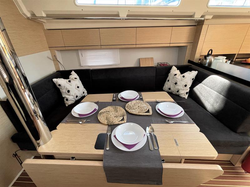 Book yachts online - sailboat - Hanse 418 - Infinity of Moments - rent