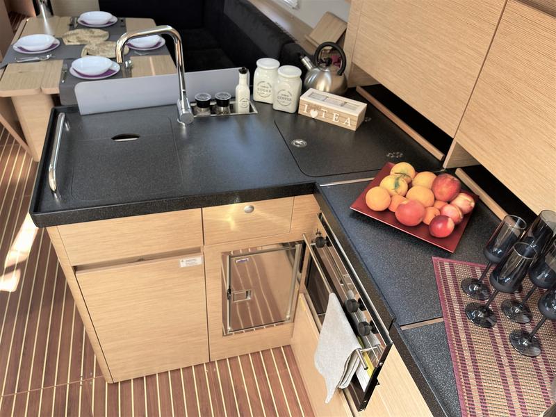 Book yachts online - sailboat - Hanse 418 - Infinity of Wisdom - rent