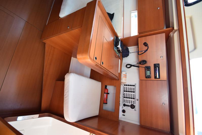 Book yachts online - sailboat - Dufour 335 Grand Large - Vittoria - rent