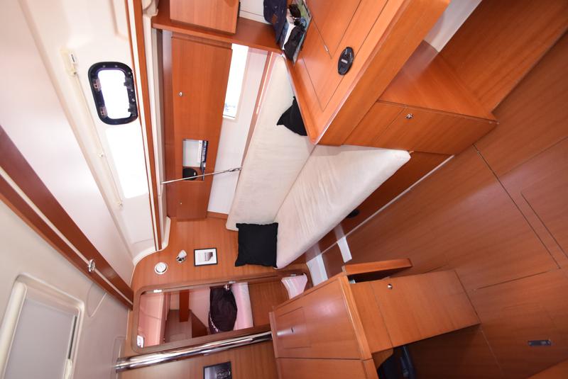 Book yachts online - sailboat - Dufour 335 Grand Large - Vittoria - rent