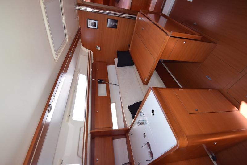 Book yachts online - sailboat - Dufour 335 Grand Large - Vittoria - rent