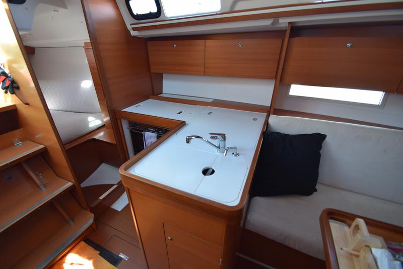 Book yachts online - sailboat - Dufour 335 Grand Large - Vittoria - rent