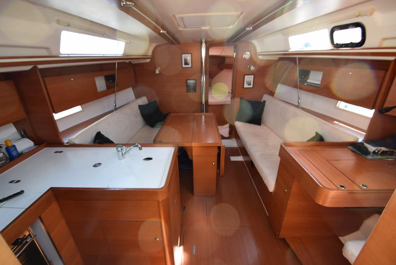 Book yachts online - sailboat - Dufour 335 Grand Large - Vittoria - rent