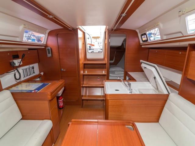 Book yachts online - sailboat - Dufour 335 Grand Large - Vittoria - rent